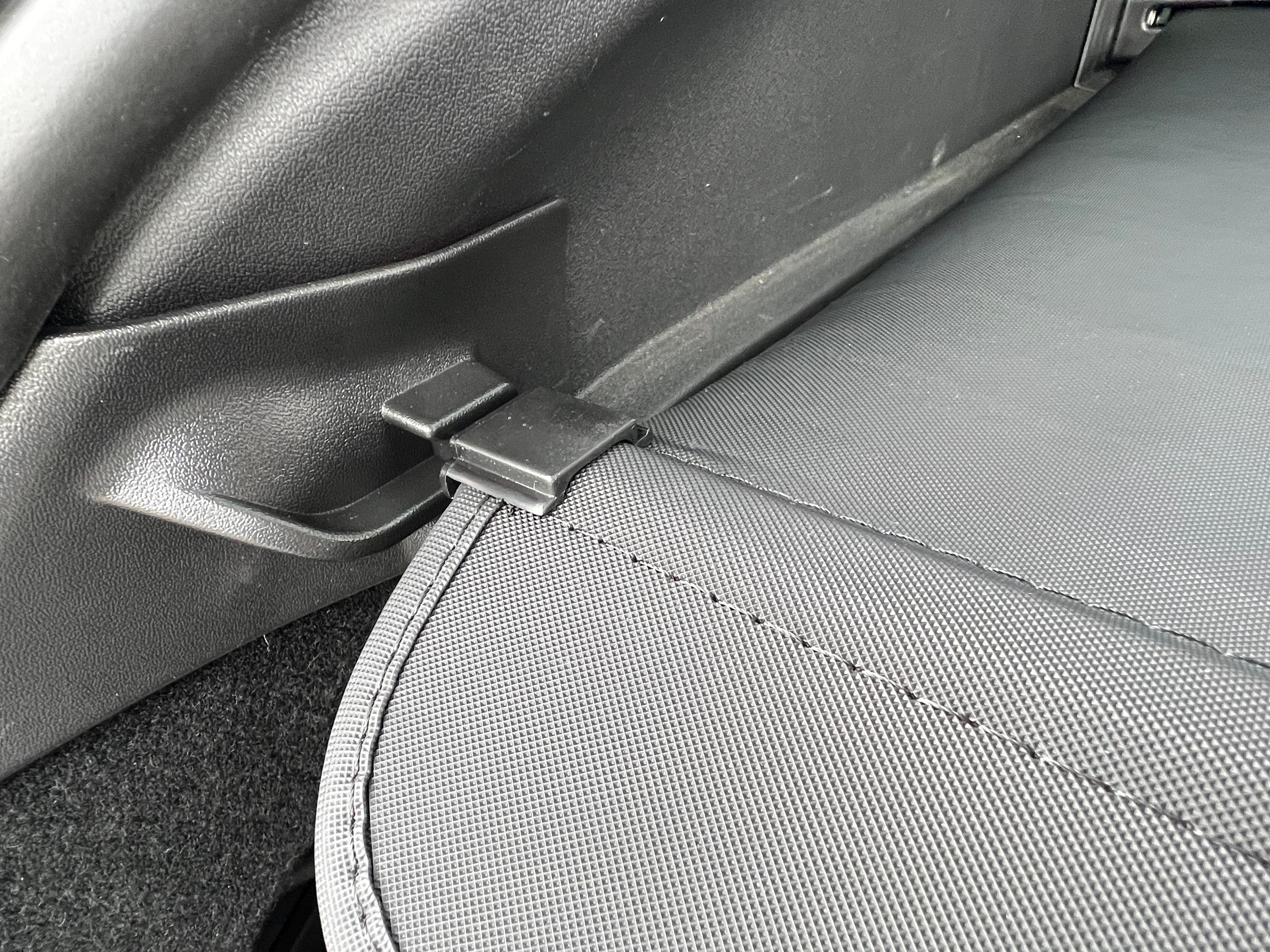 TAPTES Tesla Model Y Einziehbare Gepäckraumabdeckung für den hinteren  Kofferraum