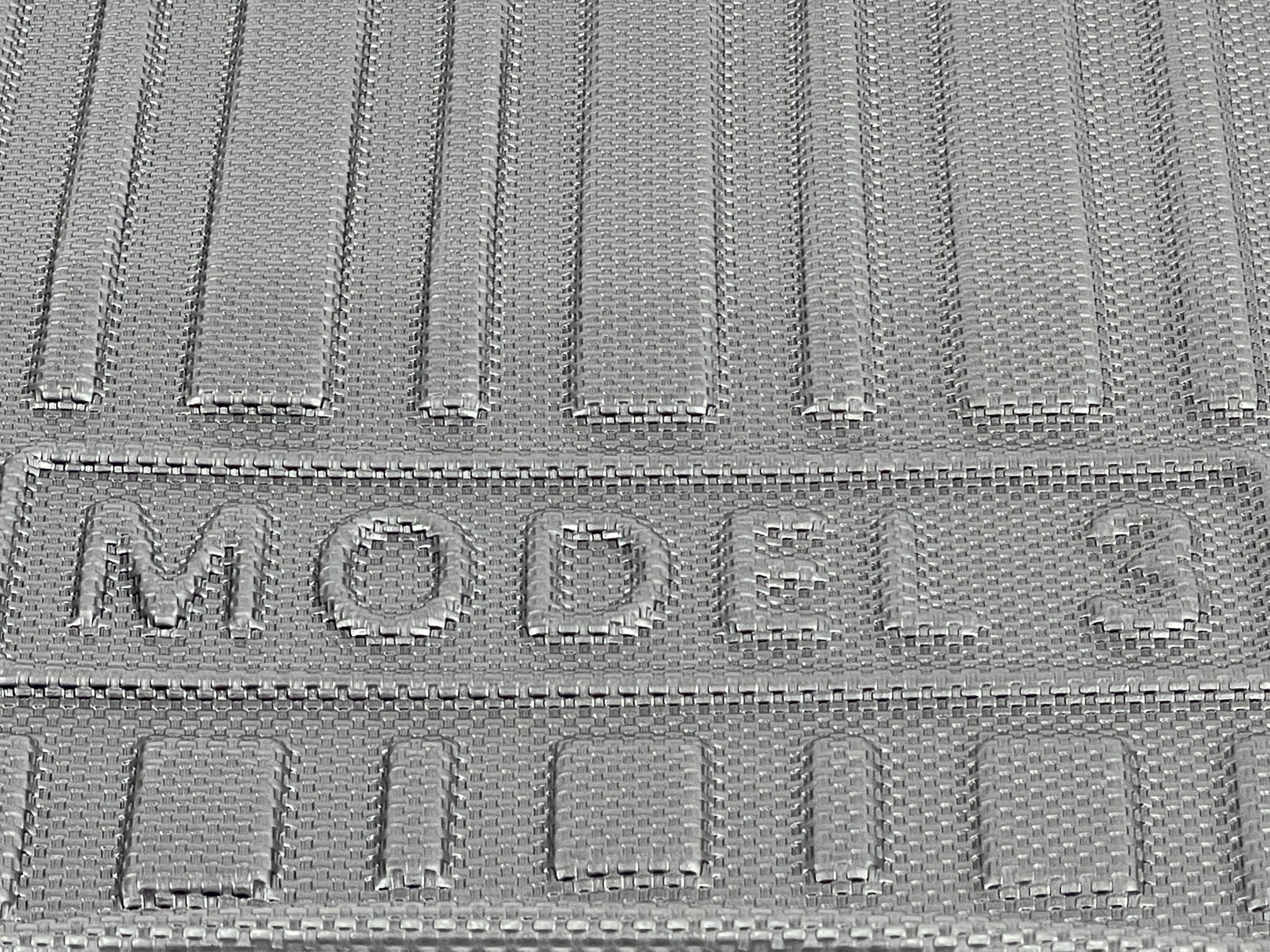 Tesla Model 3 kleine Frunk Matte - Allwetter Schutzmatte - Streifendes –  E-Mobility Shop