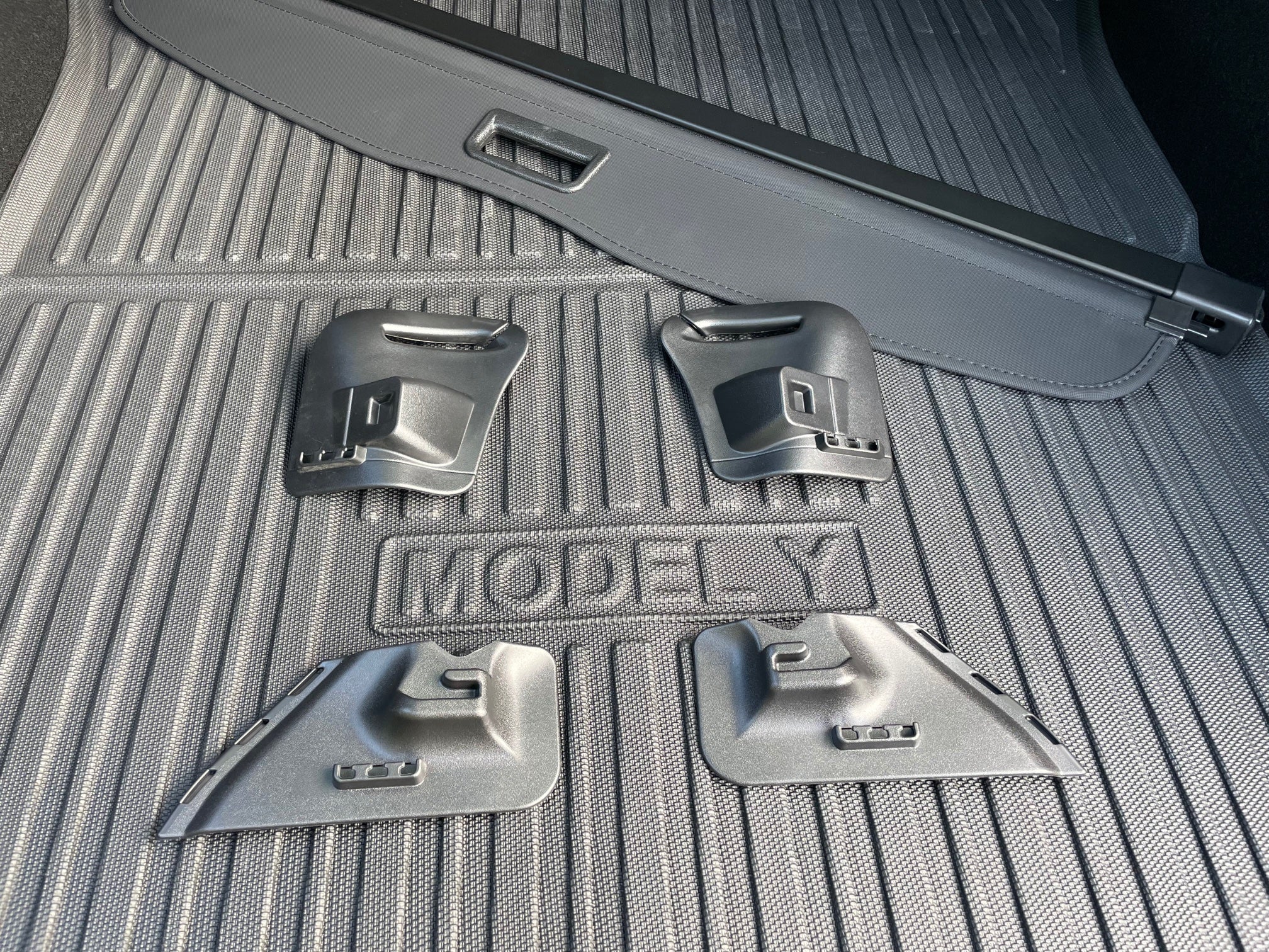 Tesla Model Y Kofferraumrollo - Hutablage / Laderaumabdeckung rollbar –  E-Mobility Shop