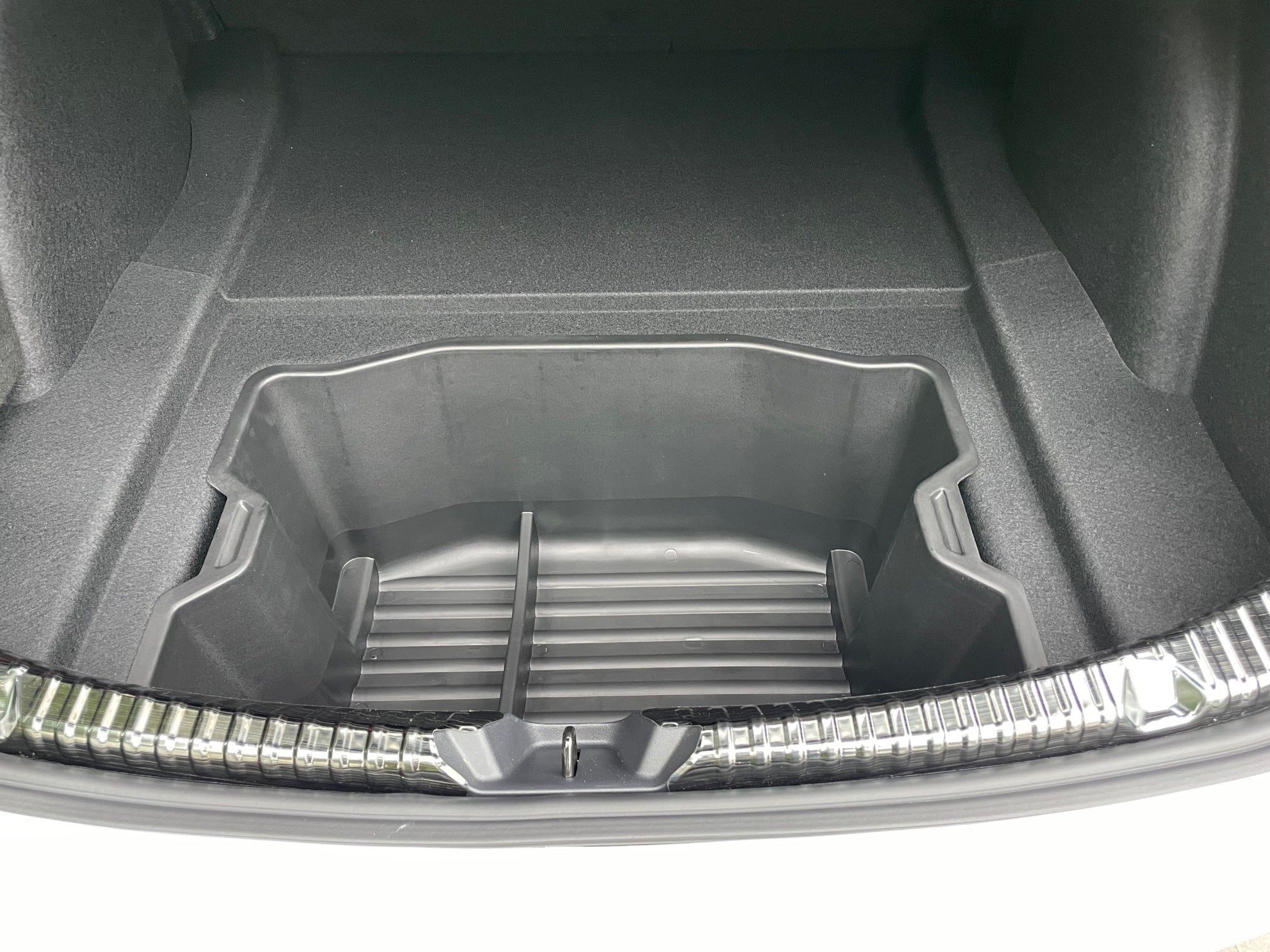 Tesla Model 3 Ladekantenschutz Kofferraum aus Alu schwarz – E