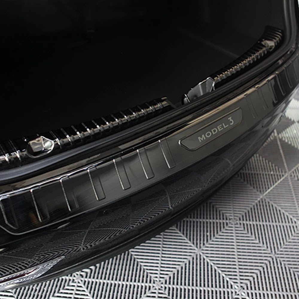 Tesla Model 3 Ladekantenschutz Kofferraum aus Alu schwarz – E-Mobility Shop