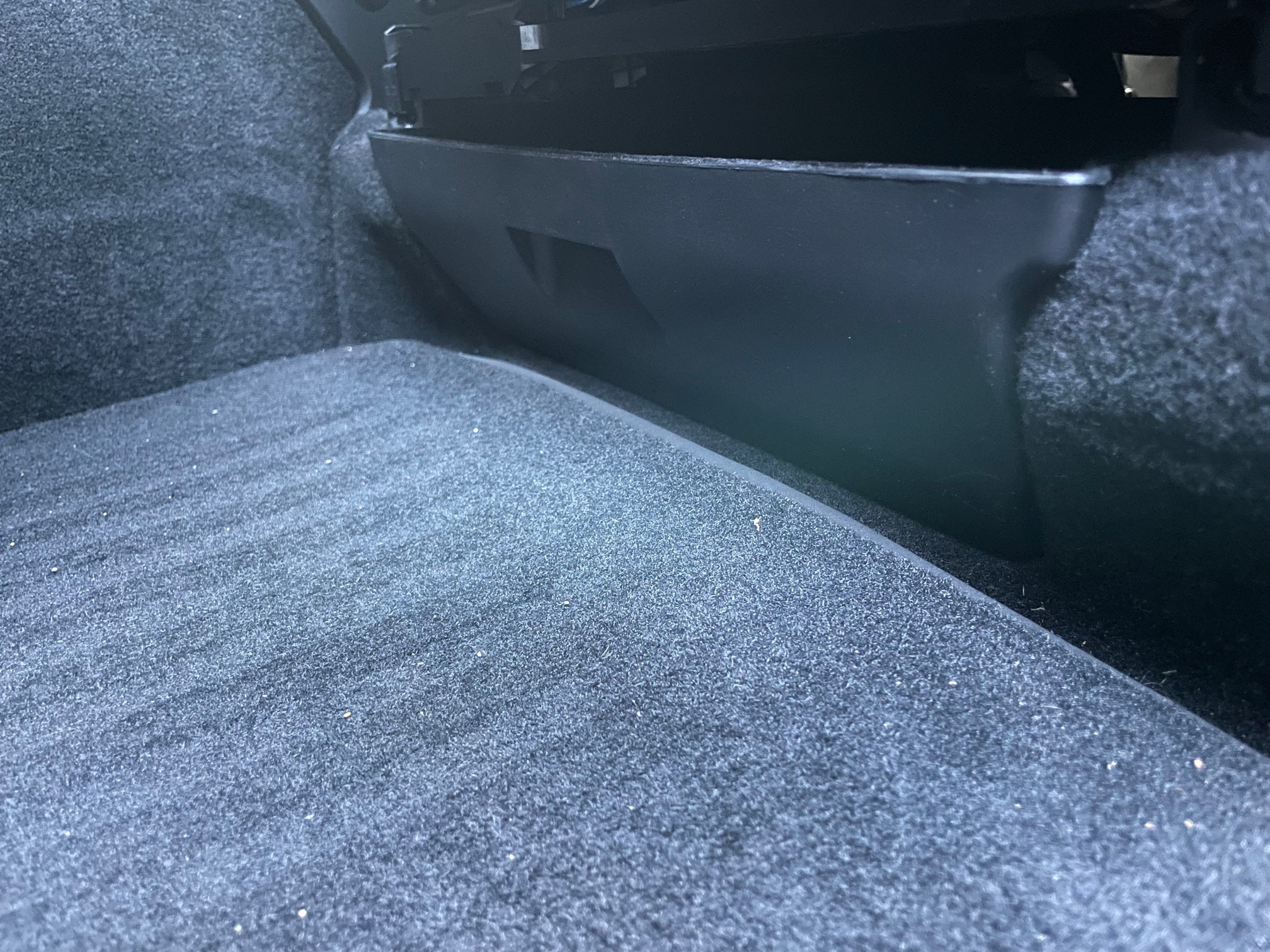 Auto Silikon Unter Sitz Lagerung Box Hinten Sitz Organisatoren Fall Fühlte  Tuch Schublade Halter Auto Innen für Tesla Modell Y 2021 - AliExpress