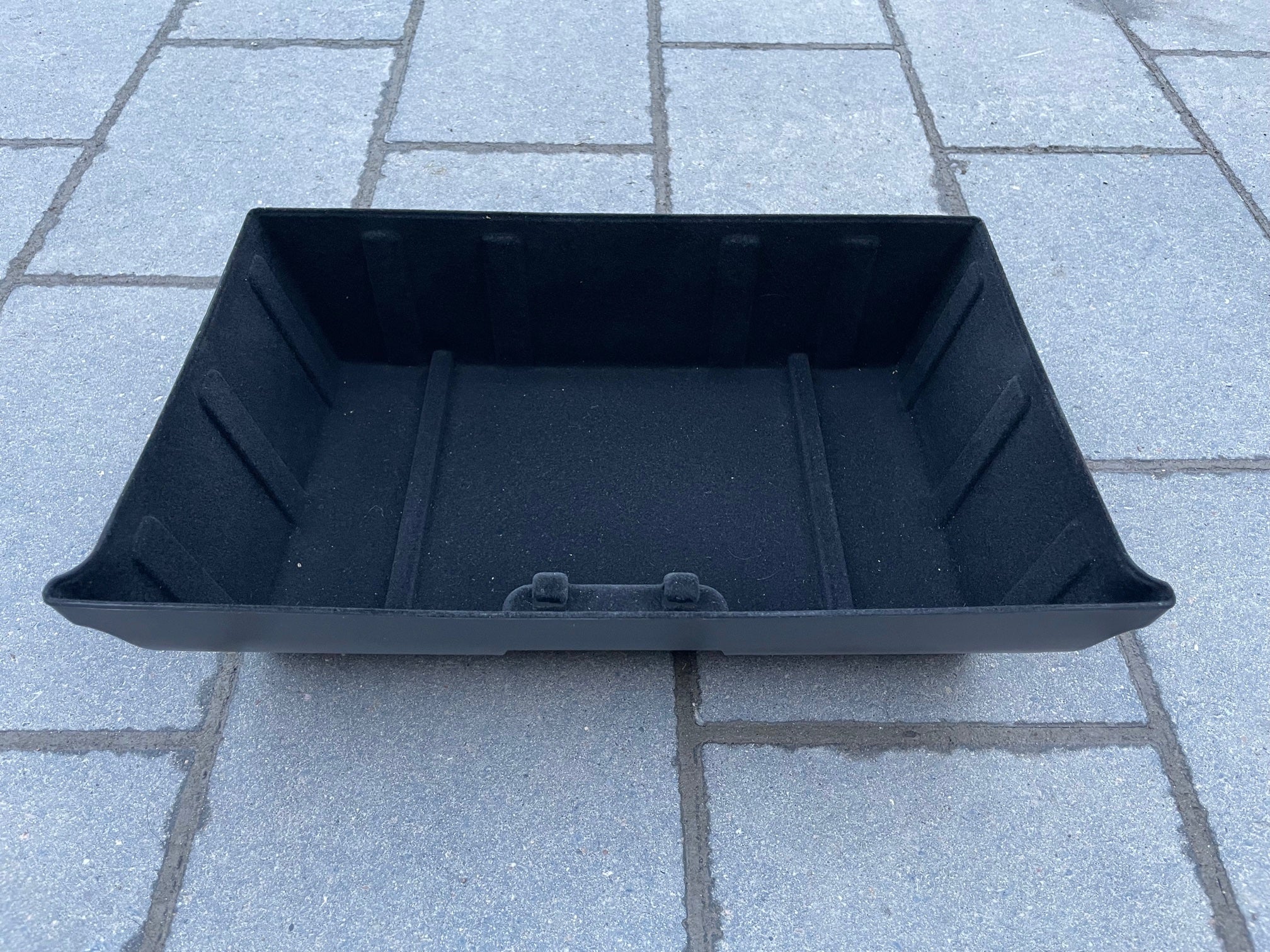 Shop4EV Sitz-Organizer Box unter dem Vordersitz Aufbewahrungsbox Ablage  versteckte Box Aufbewahrungsfach mit Stoff bezogen Kompatibel mit Tesla Model  Y : : Auto & Motorrad