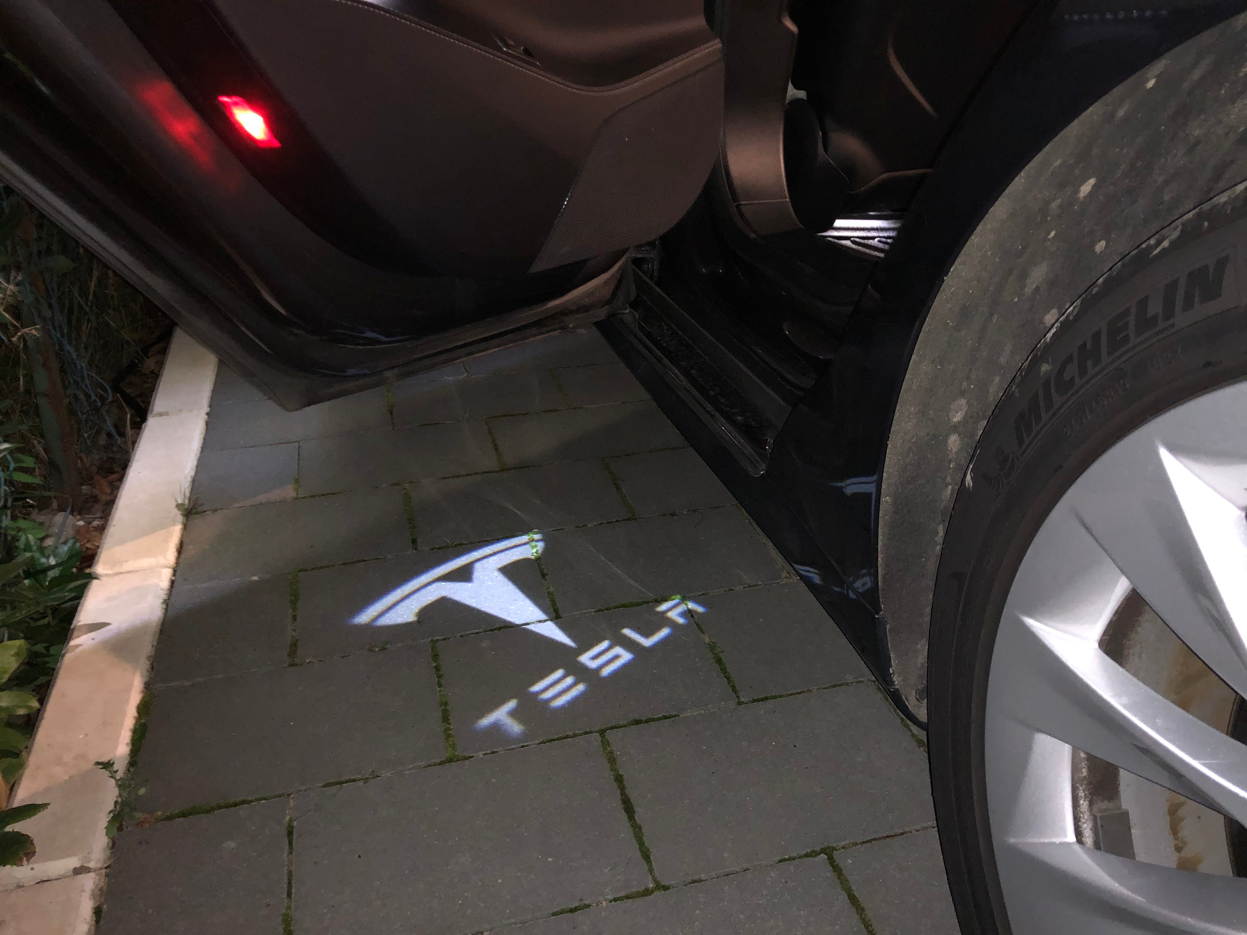 THOMIX Auto Door Projektolicht Willkommenslicht für Tesla Model Y/3/S/X,  Autotür Türbeleuchtung WillkommensLicht Auto Beleuchtung Projektor  Zubehör,2PCS : : Auto & Motorrad