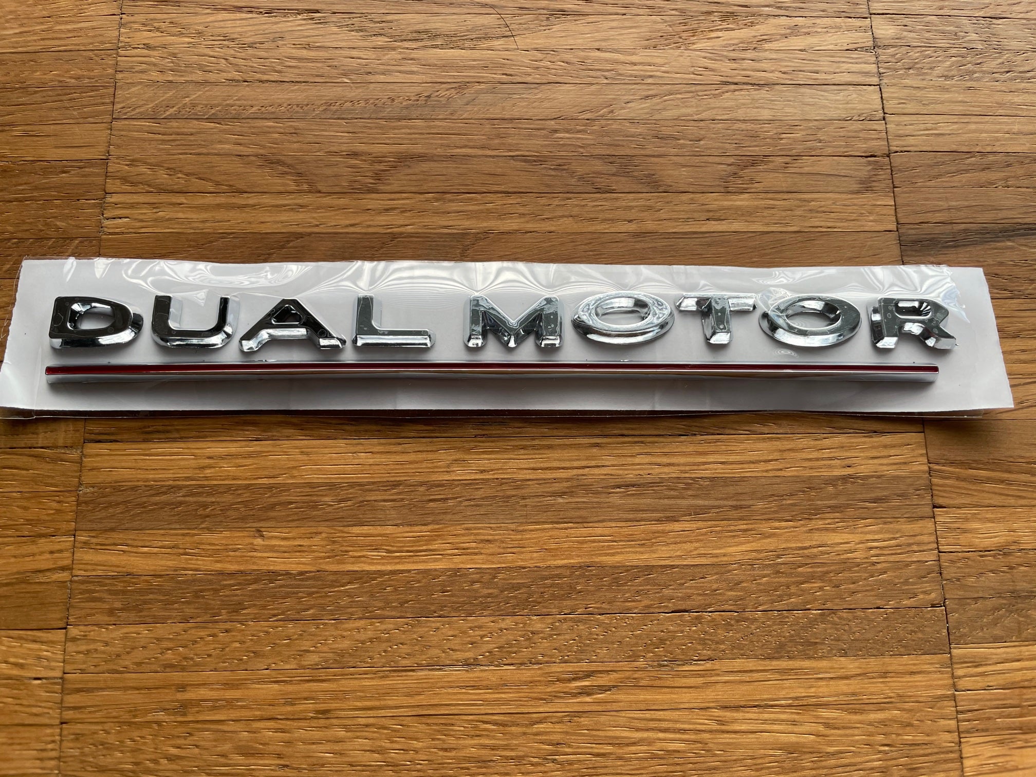 Dual Motor Schriftzug - Tesla Model S, 3, X und Y – E-Mobility Shop